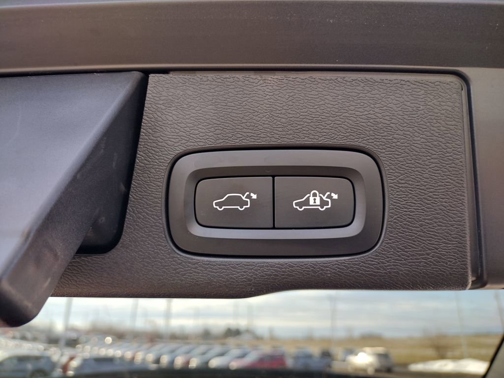 Used 2023 Volvo XC60 B5 Core image 26