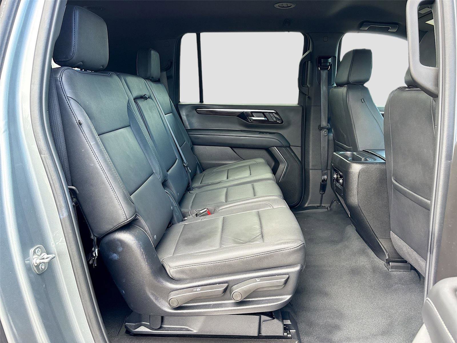 Used 2025 Chevrolet Suburban Z71 AWD/4WD image 27