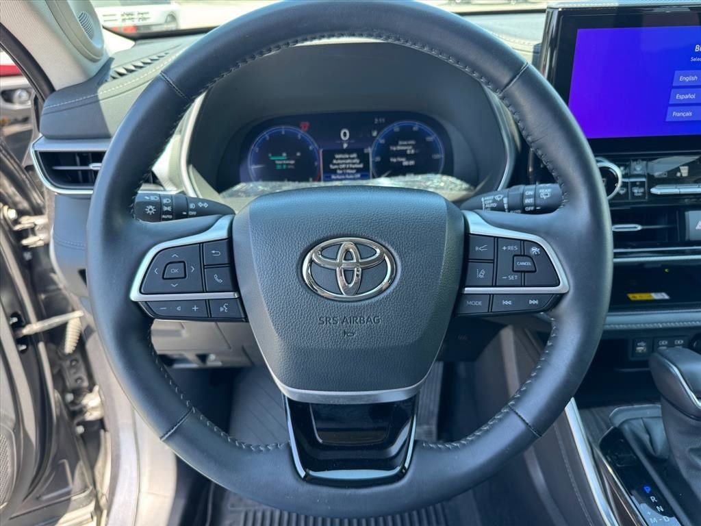 Used 2024 Toyota Highlander Platinum AWD/4WD image 24