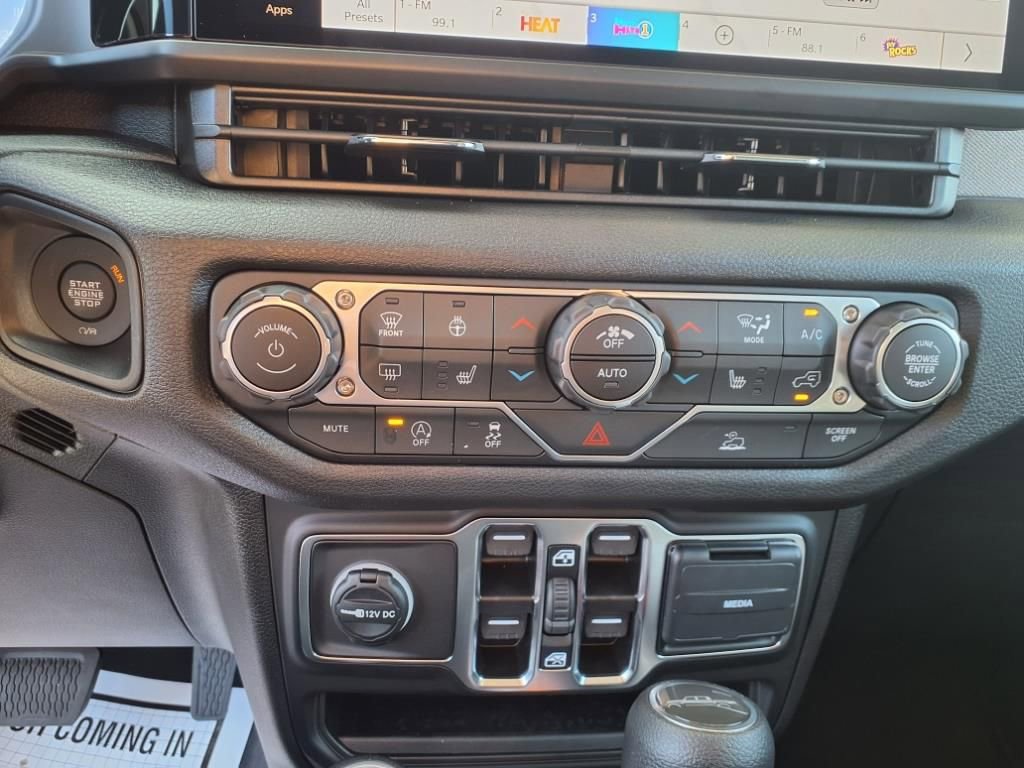 New 2025 Jeep Gladiator Sport image 17