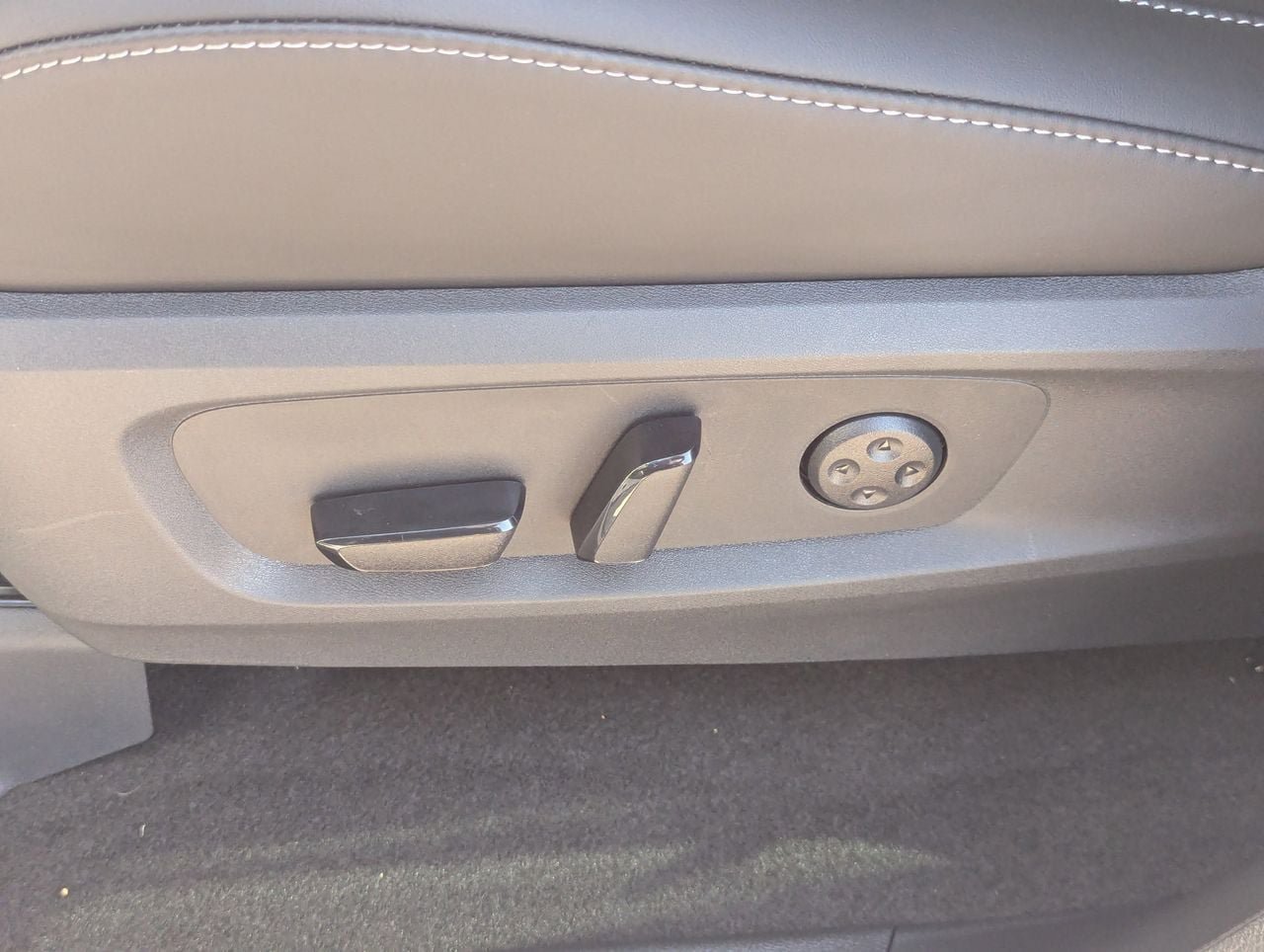 New 2026 INFINITI QX60 Luxe w/ Cargo Package FWD image 13