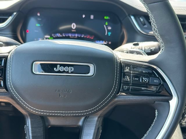 Used 2023 Jeep Grand Cherokee Overland AWD/4WD image 22