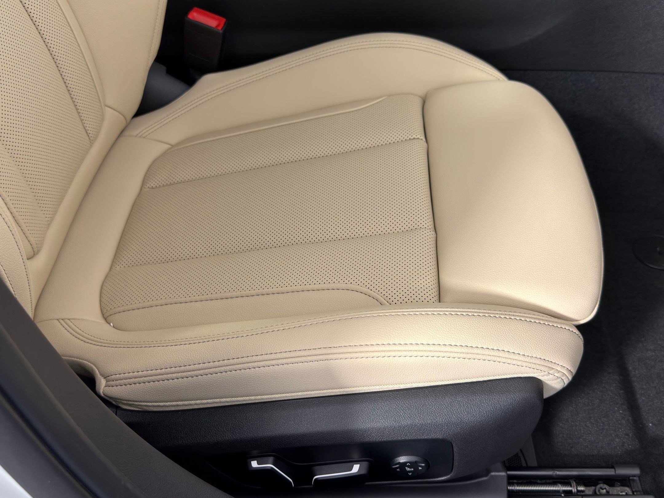Used 2026 BMW 330i Sedan w/ Convenience Package RWD image 29