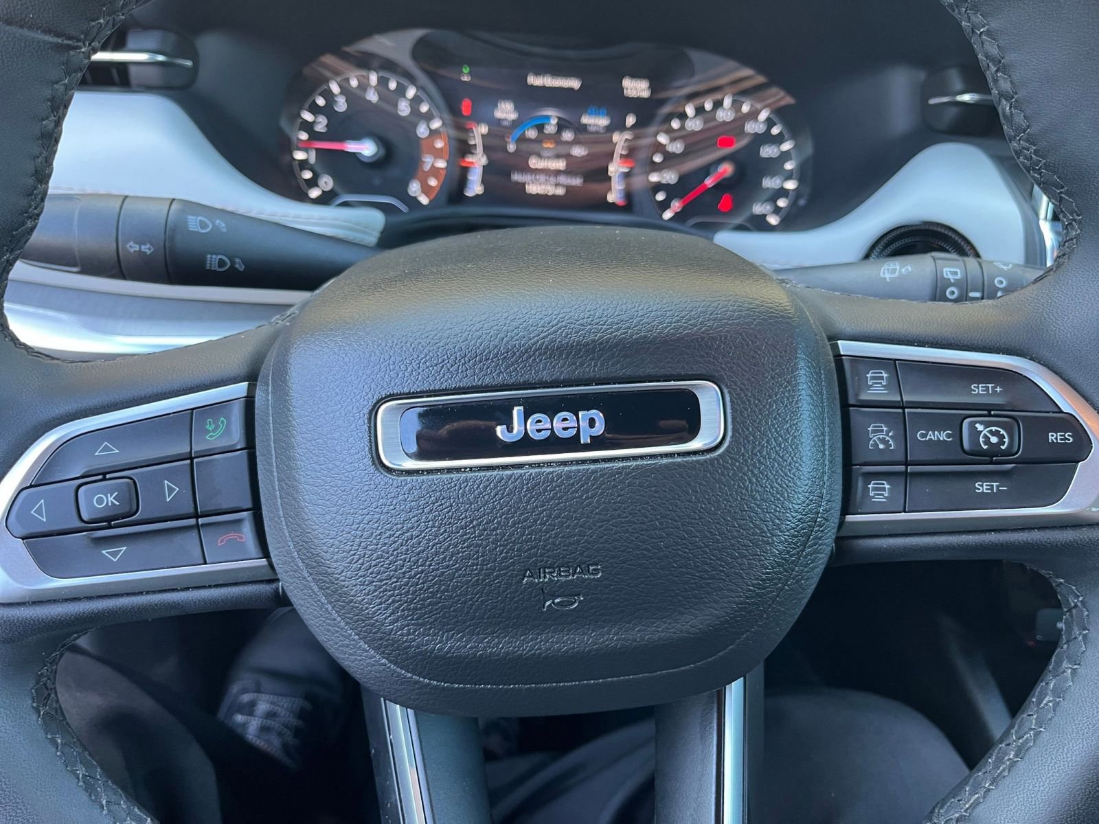 Used 2025 Jeep Compass Limited image 29