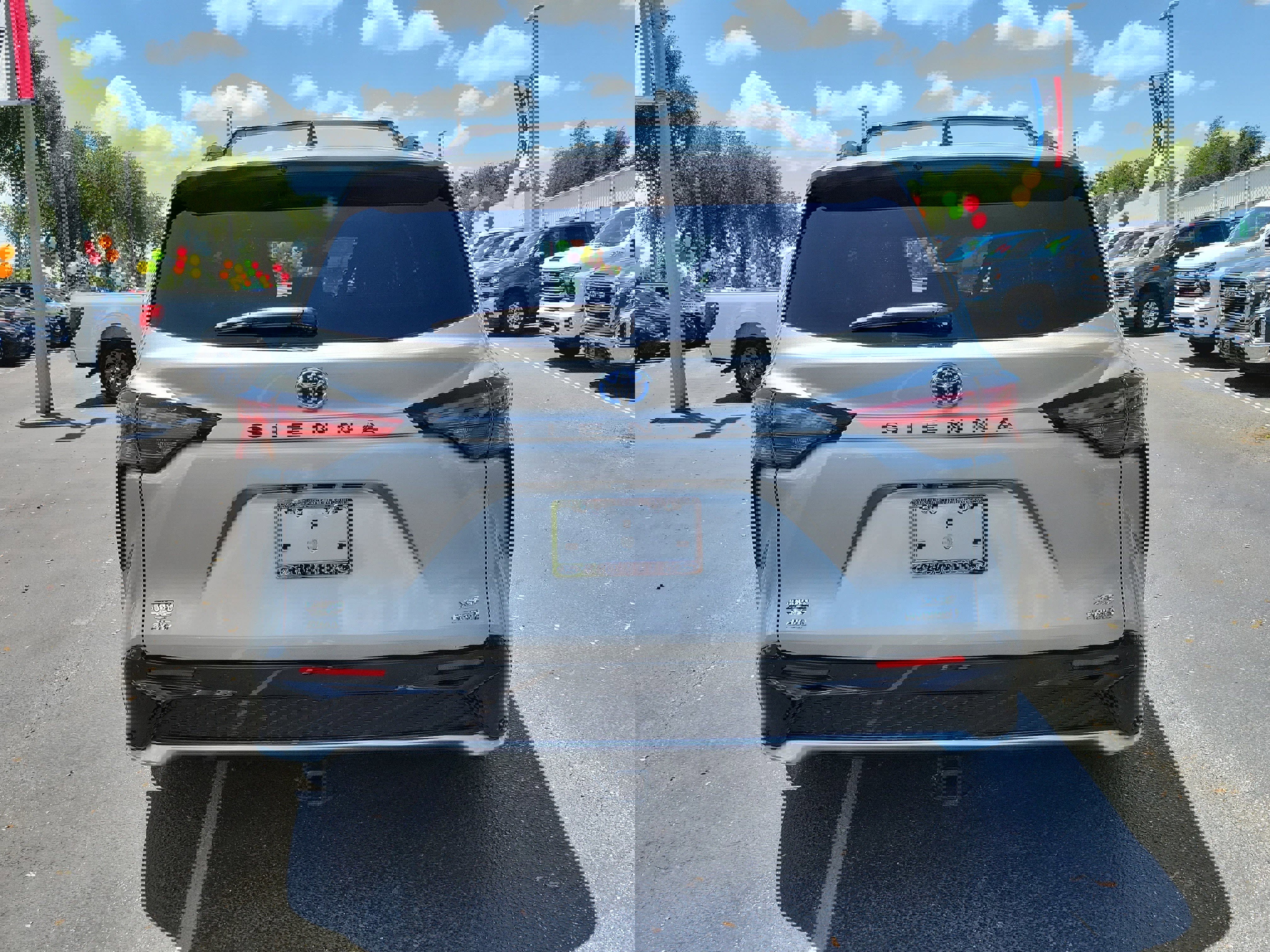 Used 2024 Toyota Sienna XSE w/ XSE Plus Package AWD/4WD image 8