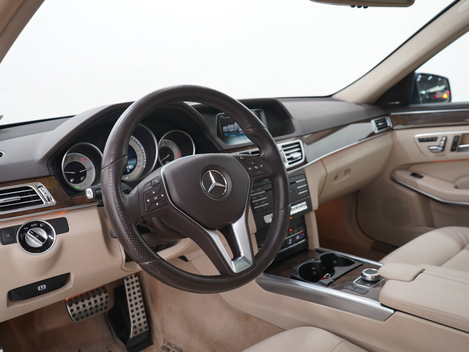 Used 2016 Mercedes-Benz E 350 4MATIC Wagon w/ Premium Package image 25