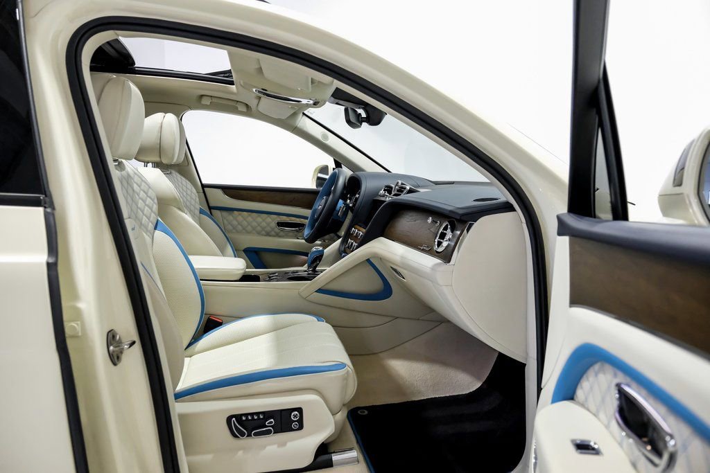 Used 2023 Bentley Bentayga Speed image 33