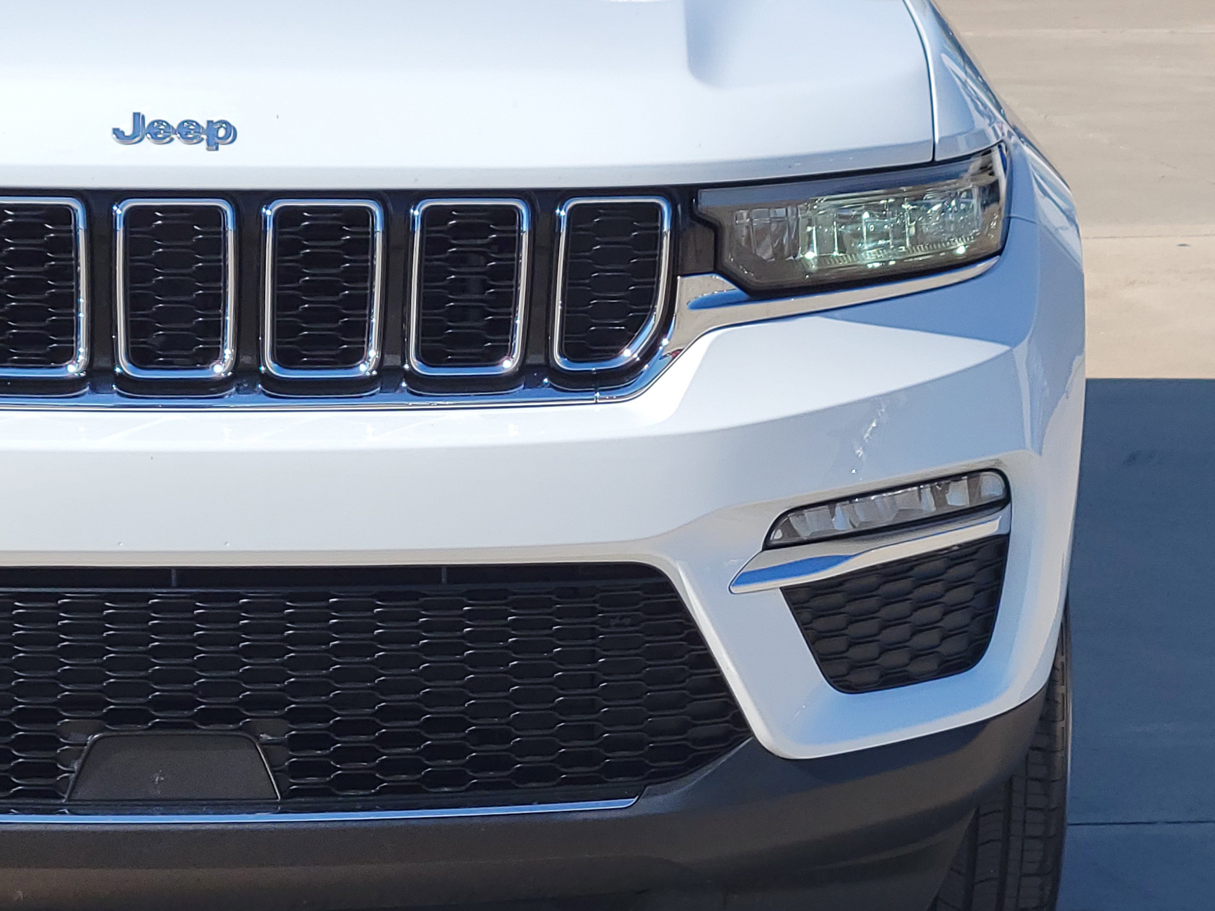 Used 2022 Jeep Grand Cherokee Limited image 9