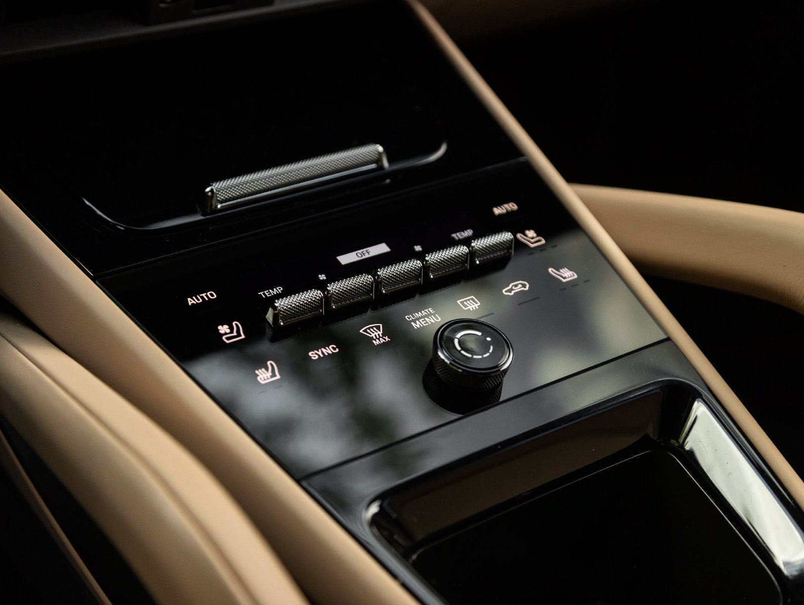 Certified 2025 Porsche Cayenne GTS AWD/4WD image 27