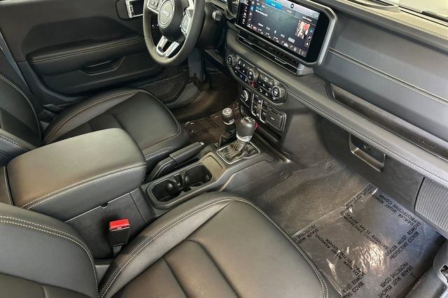 Used 2024 Jeep Wrangler Unlimited Sahara w/ Safety Group AWD/4WD image 18