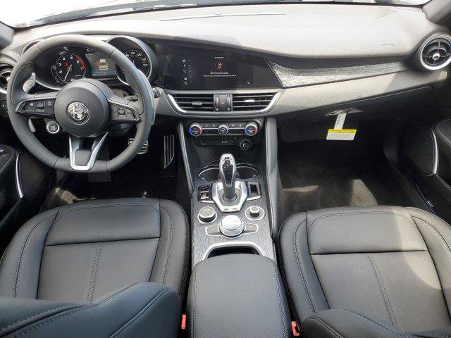 New 2023 Alfa Romeo Giulia Sprint RWD image 7