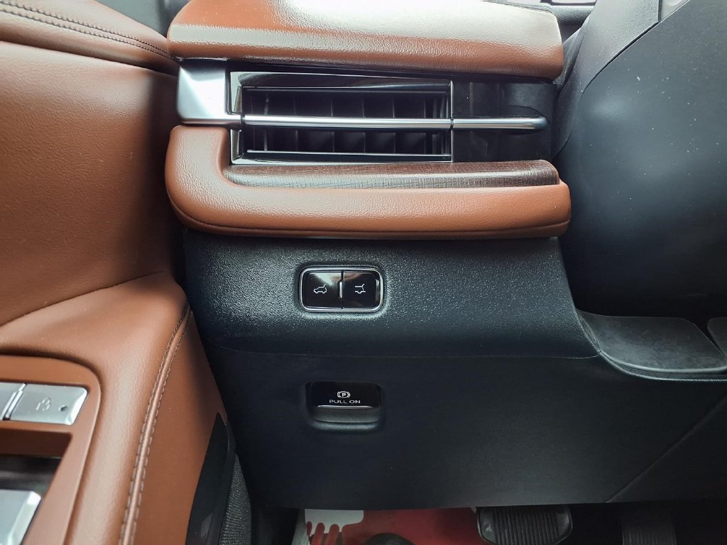 Used 2025 Lincoln Navigator Reserve AWD/4WD image 24