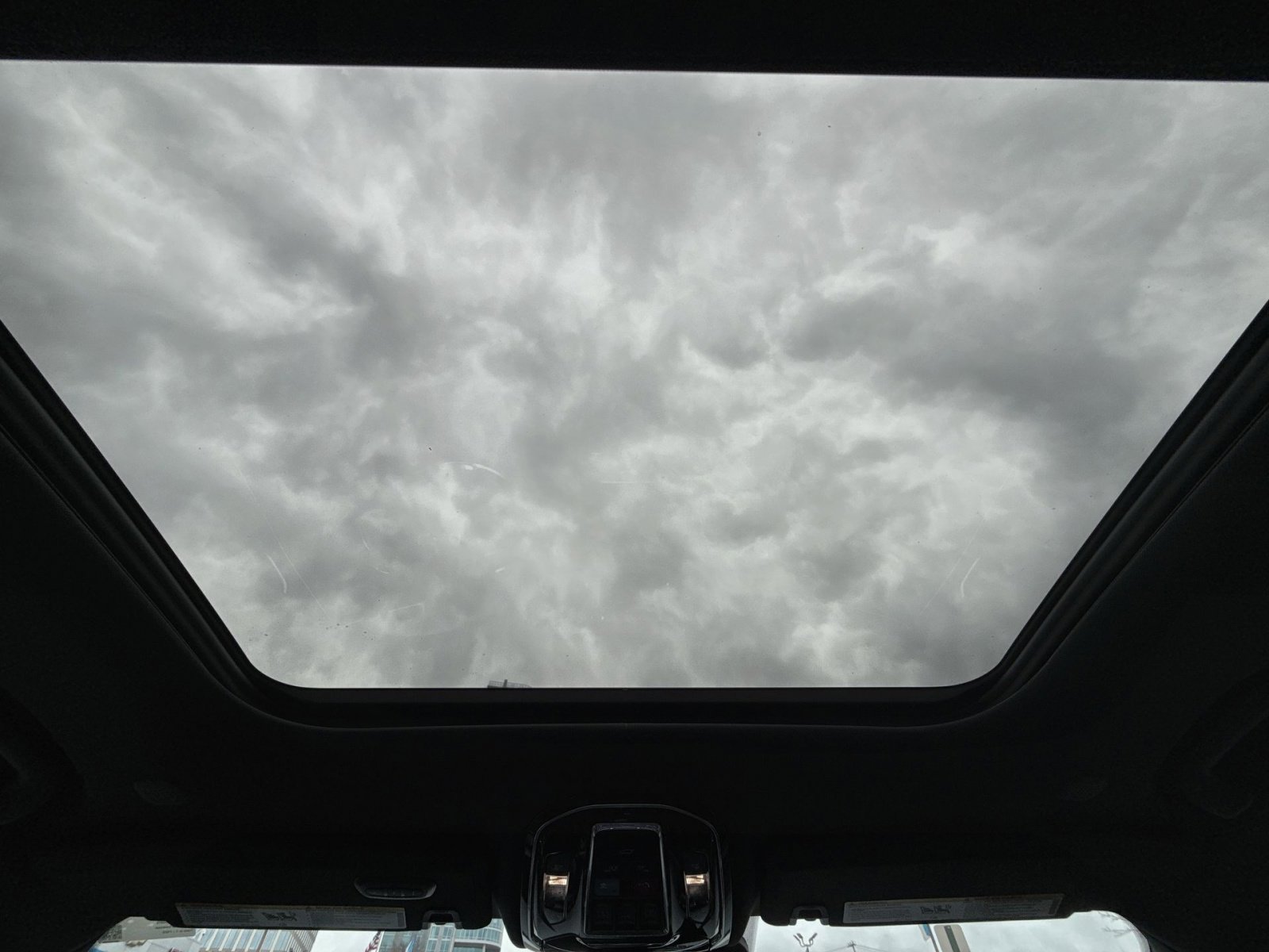 Used 2024 Jeep Grand Cherokee Overland w/ Luxury Tech Group IV image 24