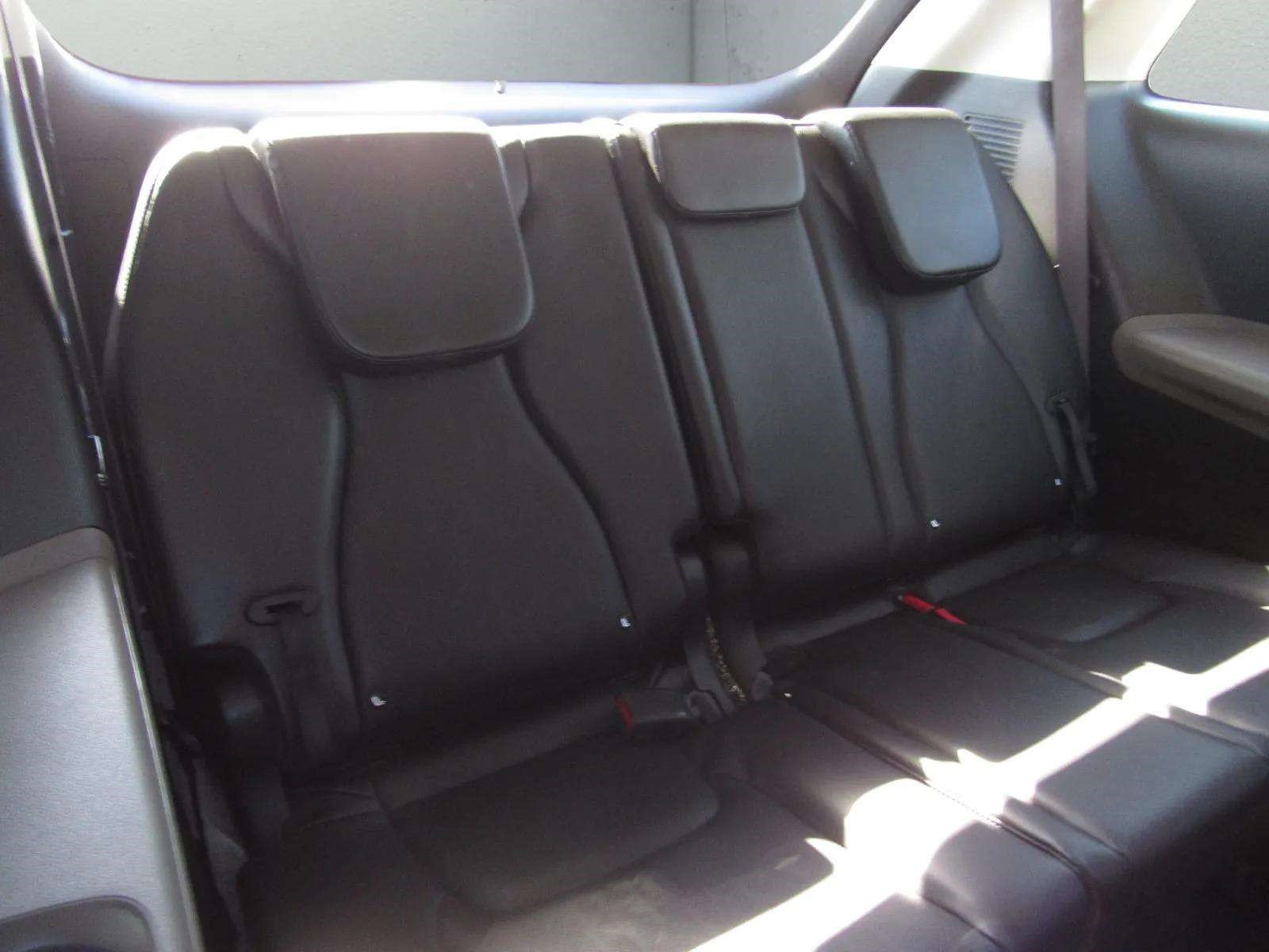 Used 2025 Kia Carnival FWD image 12