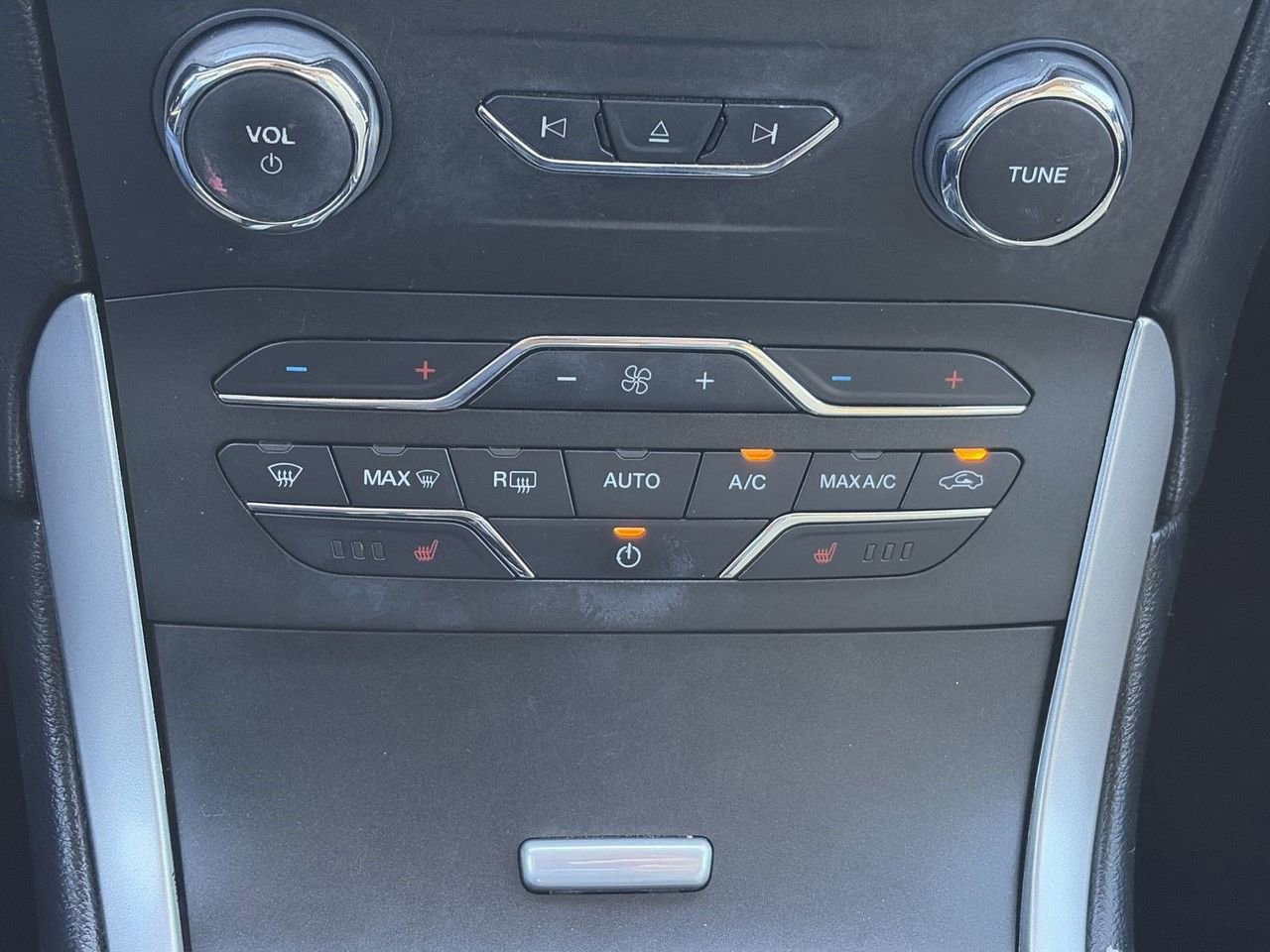 Used 2018 Ford Edge SEL w/ Equipment Group 201A image 25