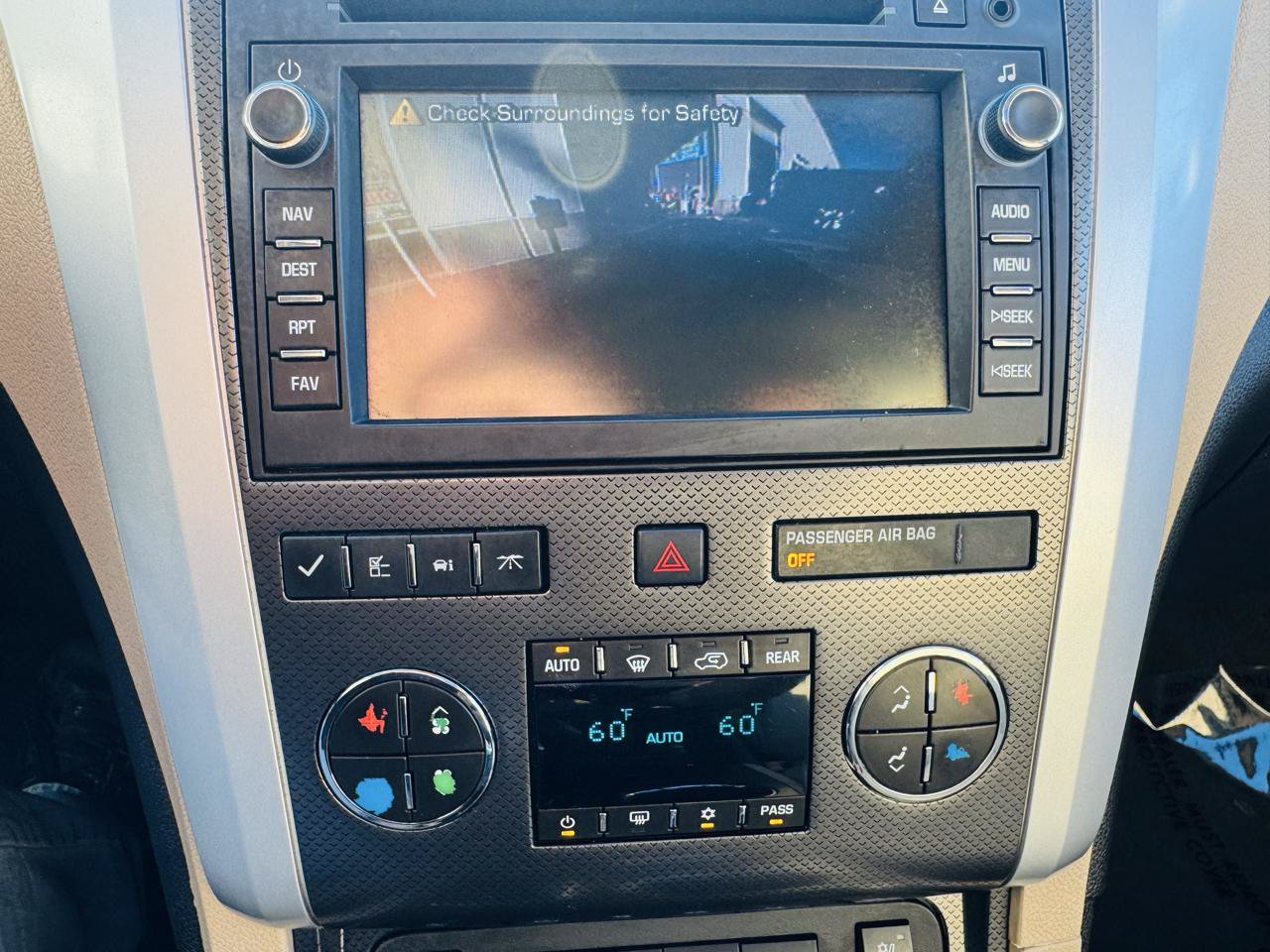 Used 2011 Chevrolet Traverse LTZ AWD/4WD image 43