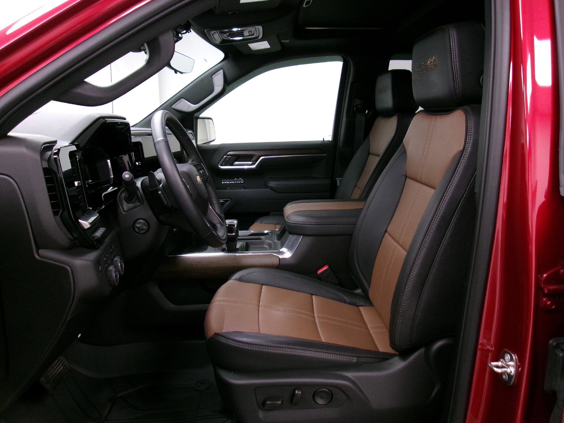 Used 2025 Chevrolet Silverado 1500 High Country w/ High Country Premium Package AWD/4WD image 8
