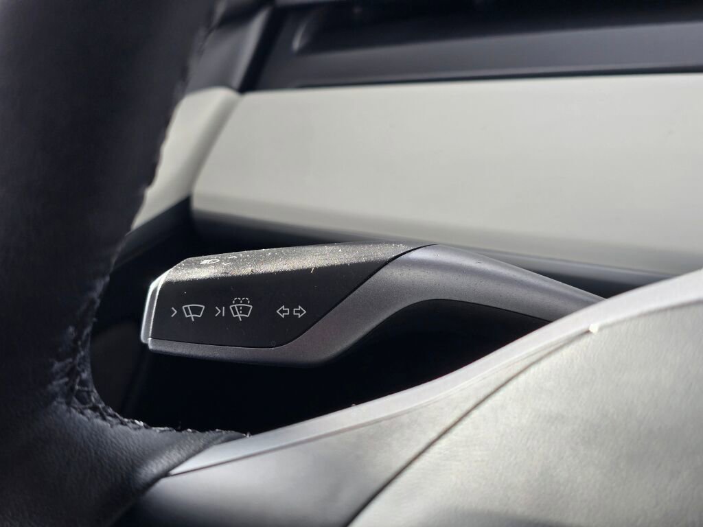 Used 2025 Tesla Model Y Long Range image 26