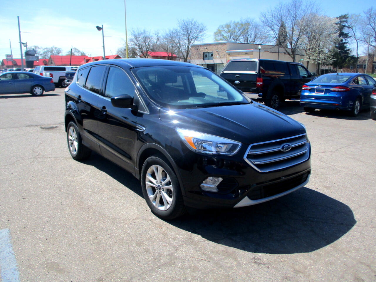 Used 2017 Ford Escape SE image 1
