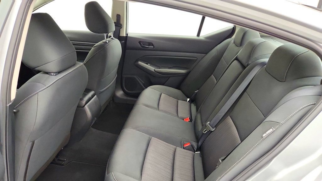 Used 2024 Nissan Altima 2.5 SV FWD image 20