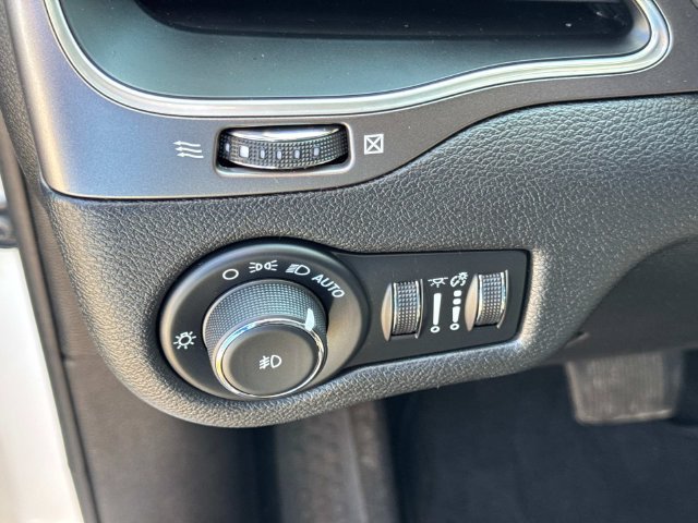 Used 2021 Jeep Cherokee Latitude Lux AWD/4WD image 29