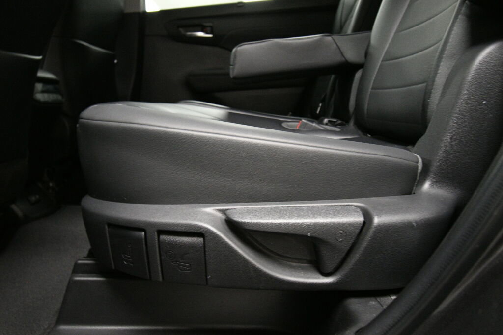 Used 2023 Toyota Highlander XLE image 23