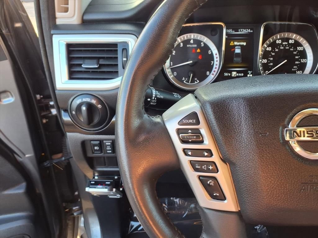 Used 2017 Nissan Titan SV image 10
