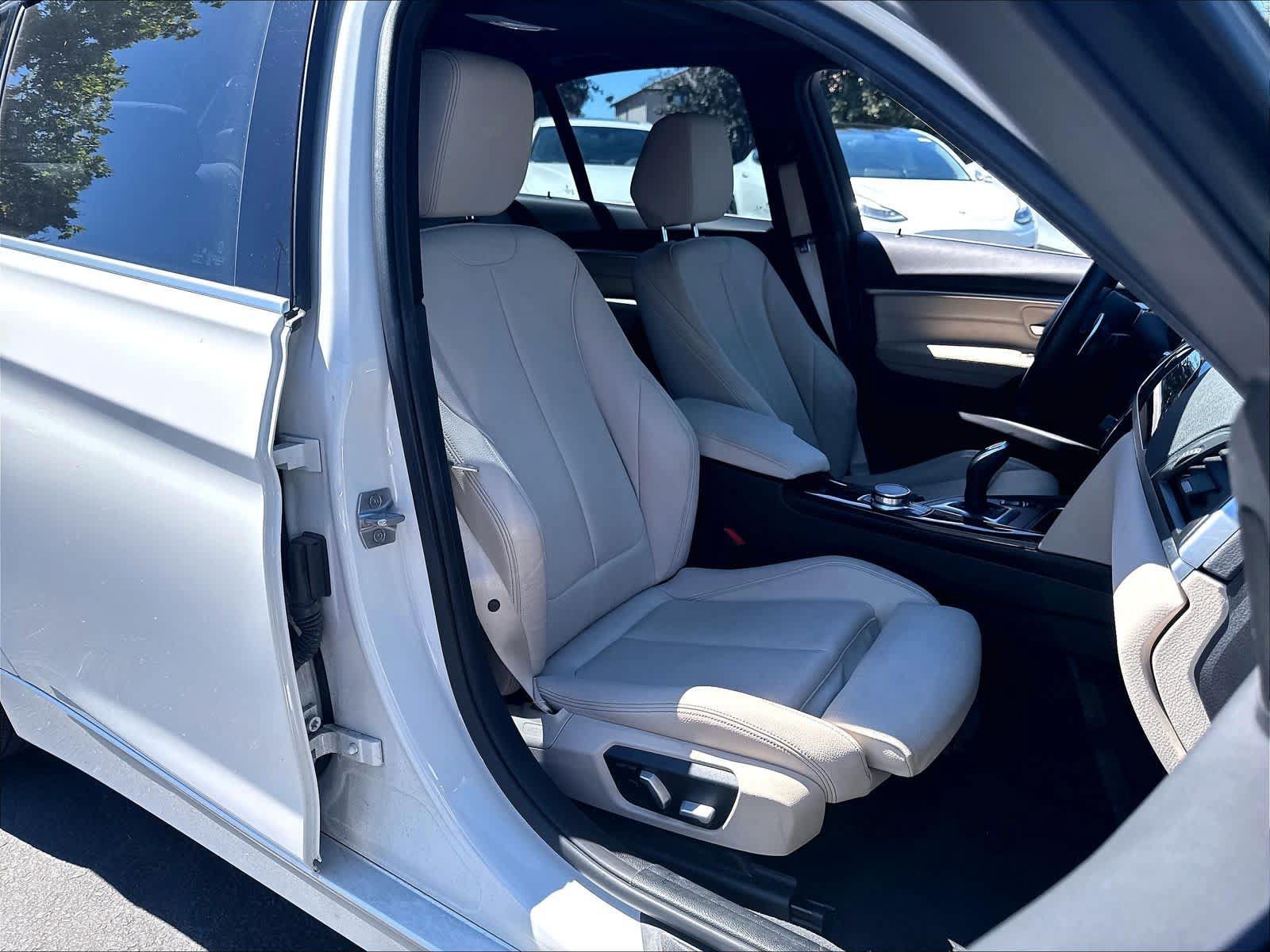 Used 2018 BMW 330i Sedan w/ Convenience Package RWD image 29