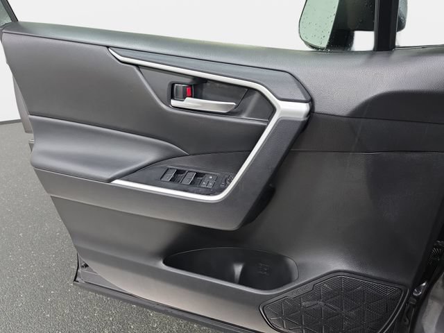 Certified 2025 Toyota RAV4 XLE FWD image 24