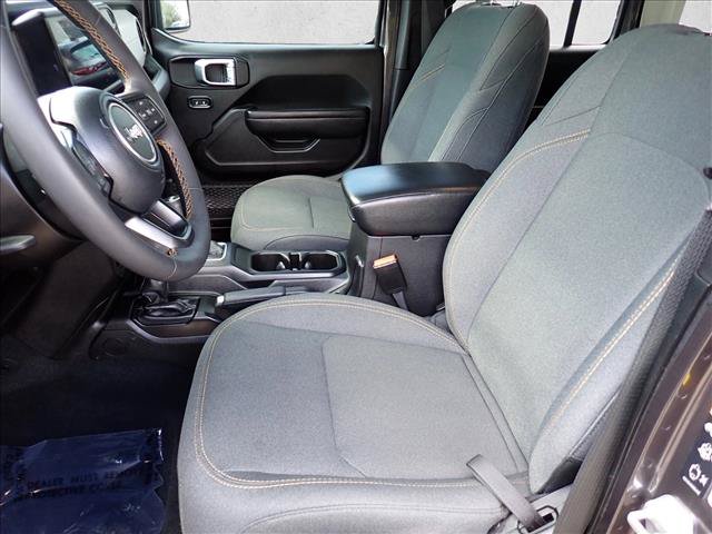 Used 2024 Jeep Wrangler Unlimited w/ Convenience Group AWD/4WD image 10