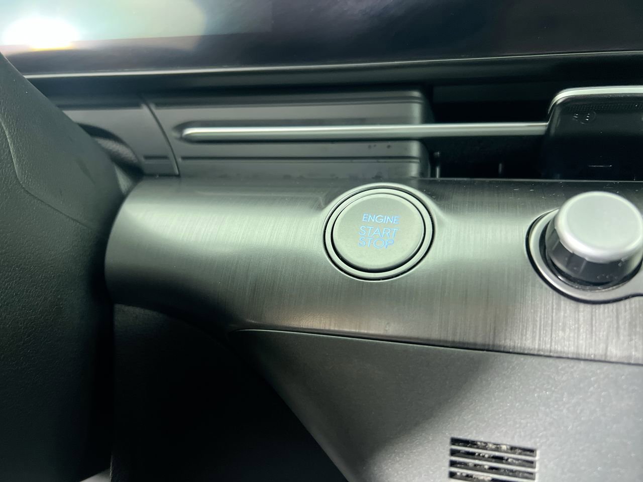 Used 2024 Hyundai Kona SEL FWD image 21