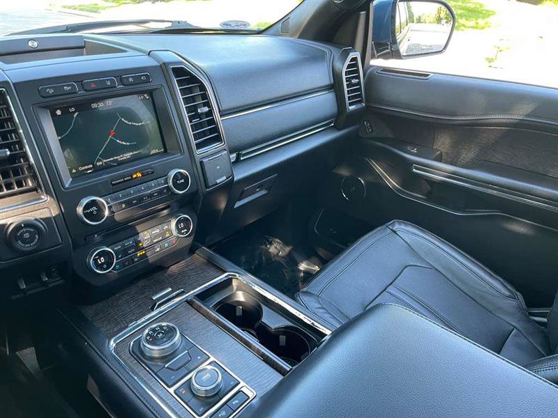 Used 2018 Ford Expedition Limited w/ Equipment Group 302A AWD/4WD image 30