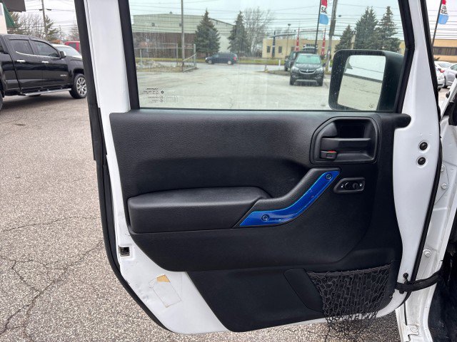 Used 2018 Jeep Wrangler Unlimited Sahara w/ Connectivity Group image 9