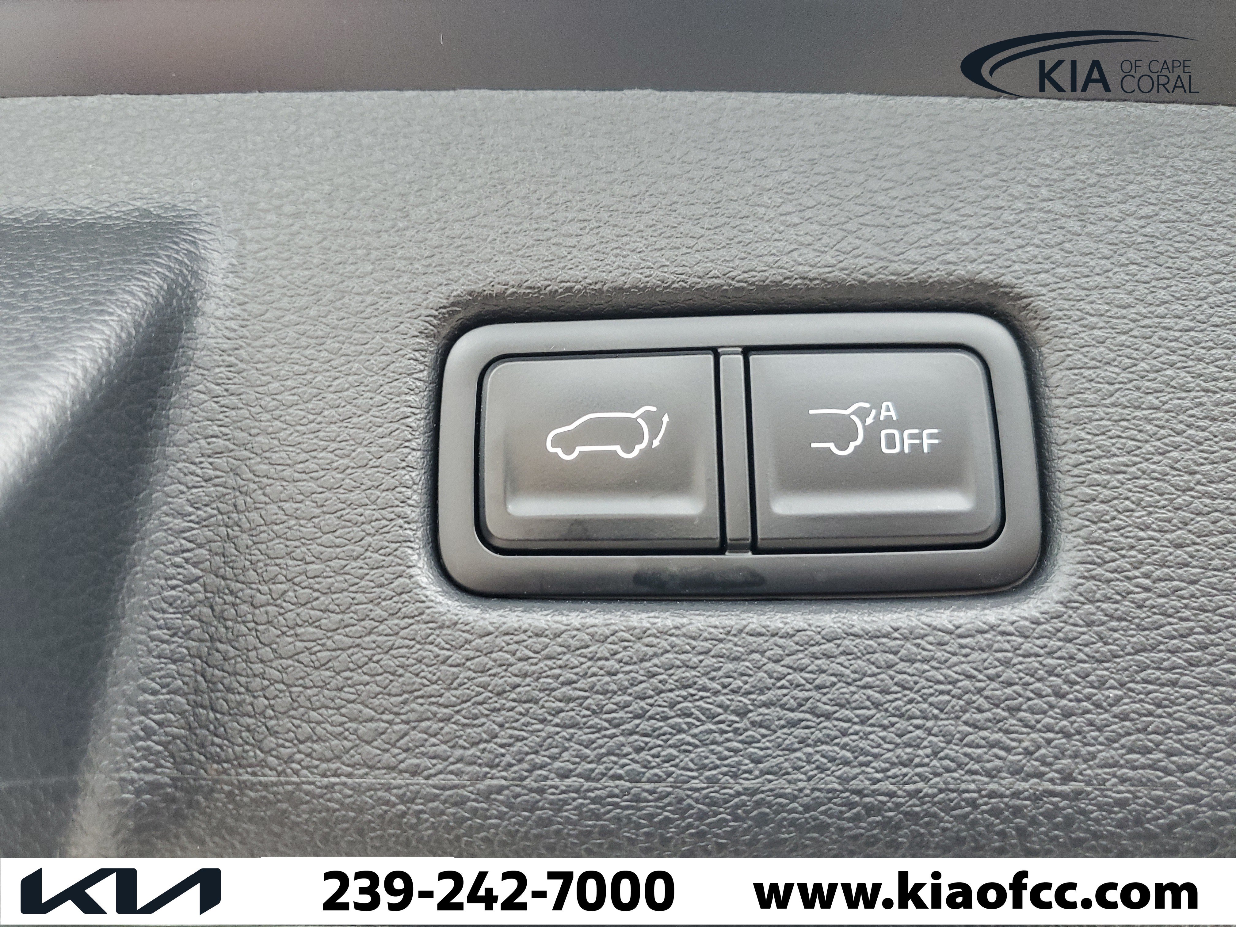 Certified 2024 Kia Telluride EX w/ EX Captain's Chair Package FWD image 9