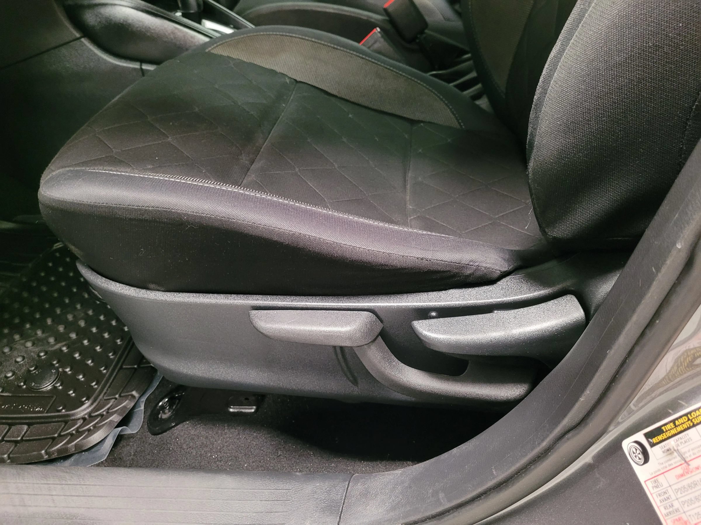 Used 2019 Nissan Kicks S FWD image 15