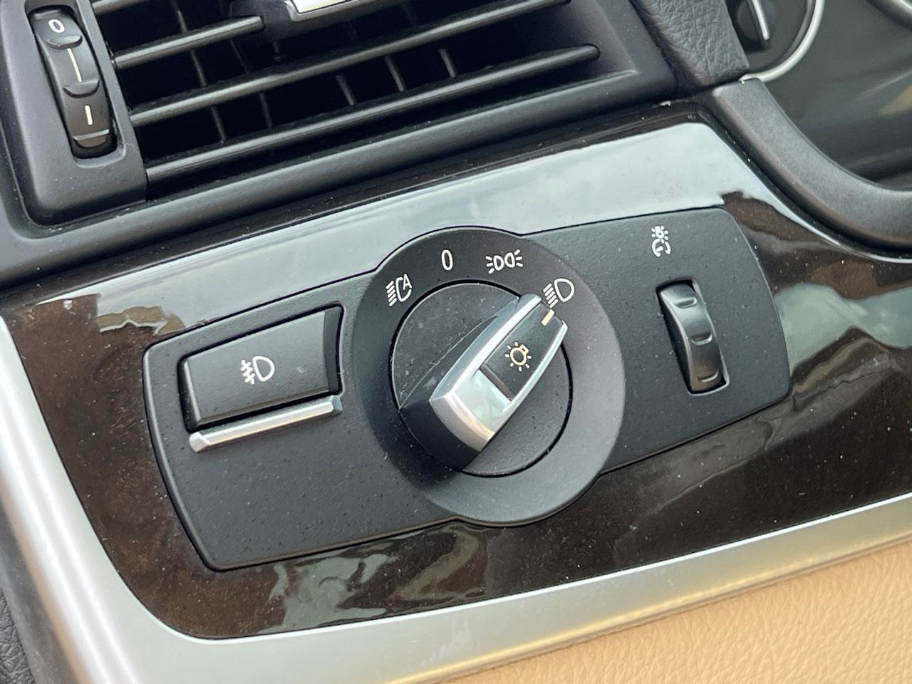 Used 2011 BMW 535i xDrive Sedan AWD/4WD image 17