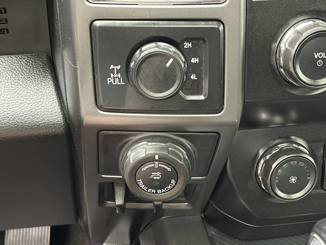 Used 2020 Ford F150 XLT w/ Equipment Group 302A Luxury AWD/4WD image 18