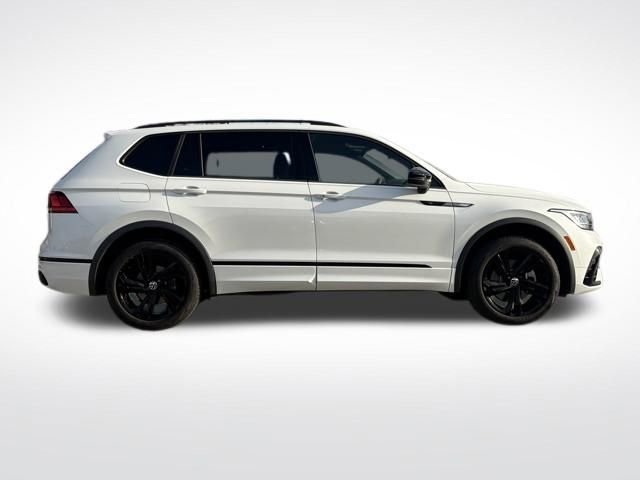 Used 2023 Volkswagen Tiguan SE R-Line FWD image 11