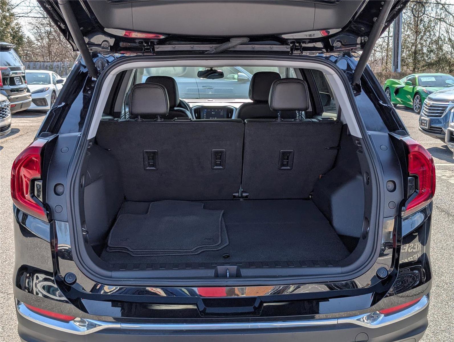 Used 2023 GMC Terrain SLT image 14