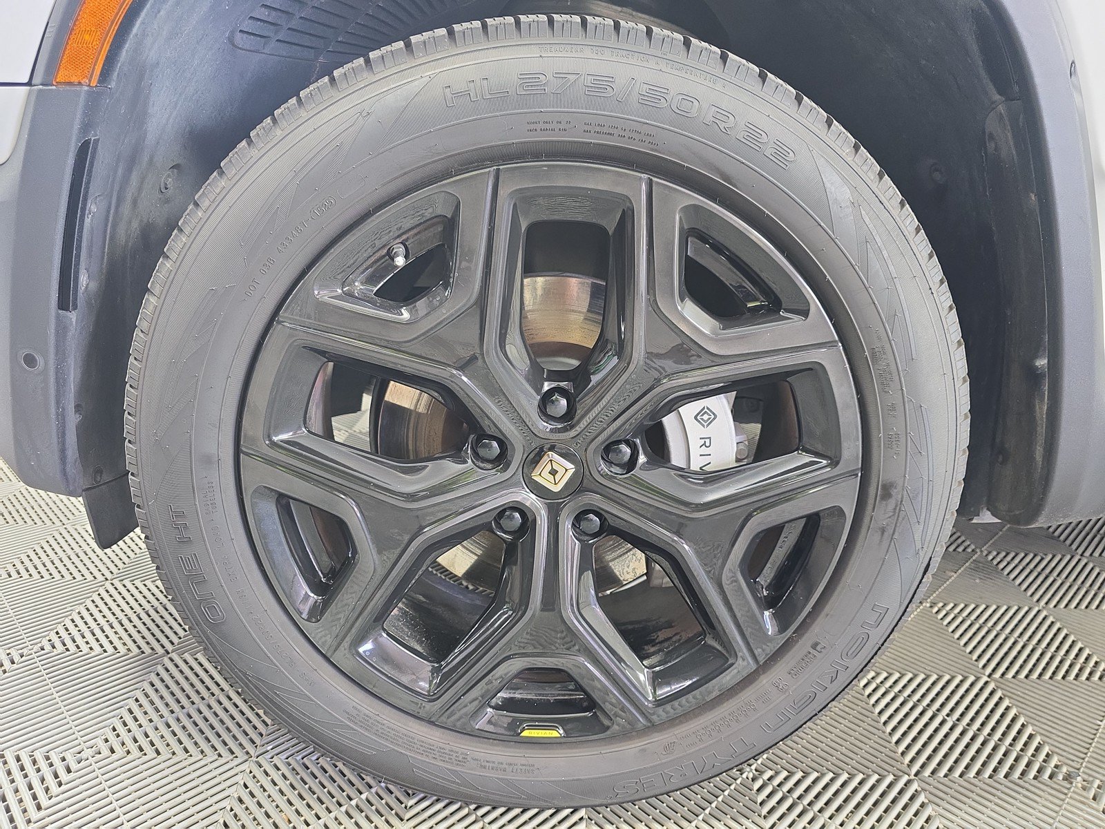 Used 2024 Rivian R1S Adventure AWD/4WD image 9
