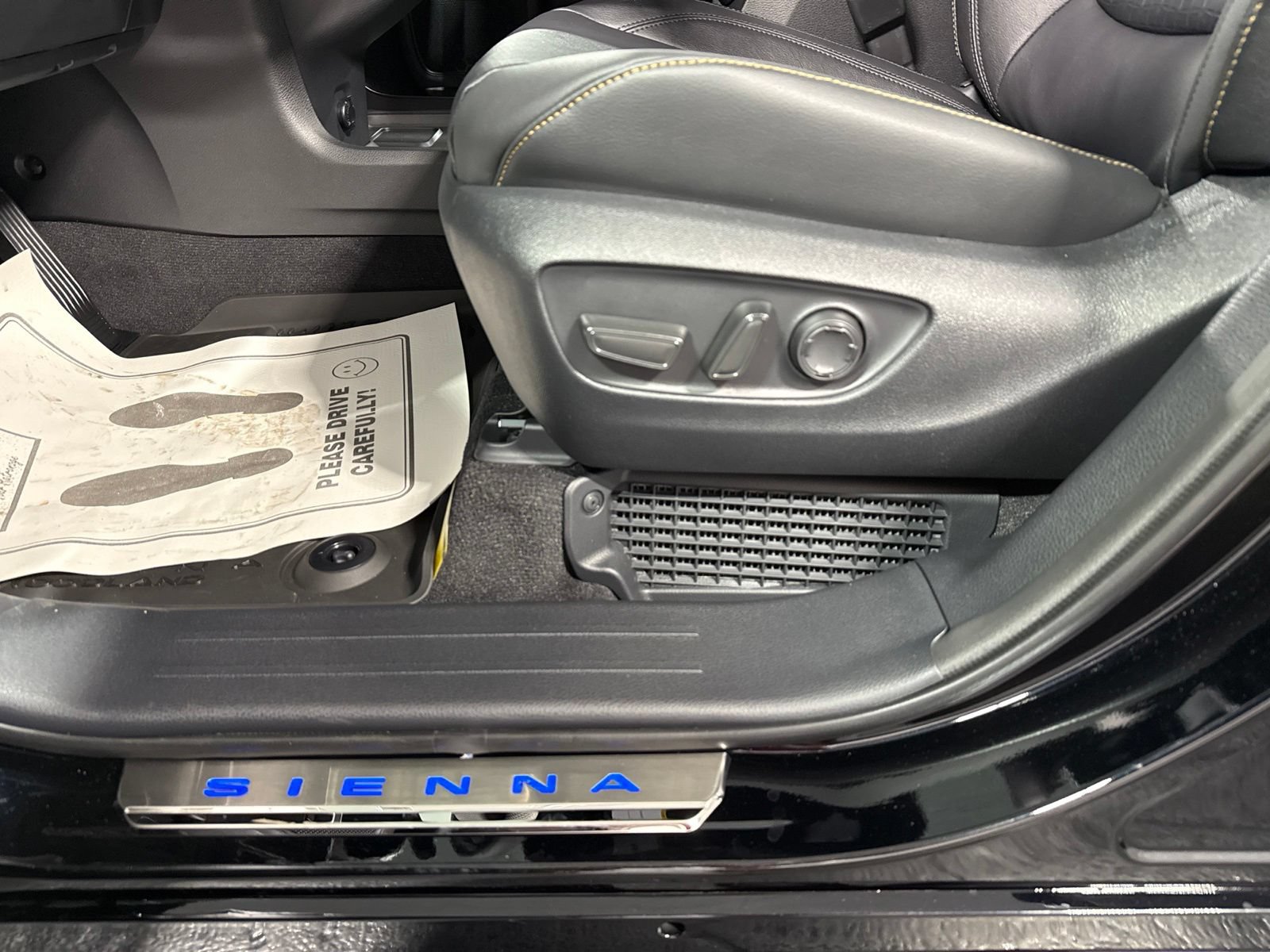 New 2026 Toyota Sienna XLE Woodland Edition AWD/4WD image 22