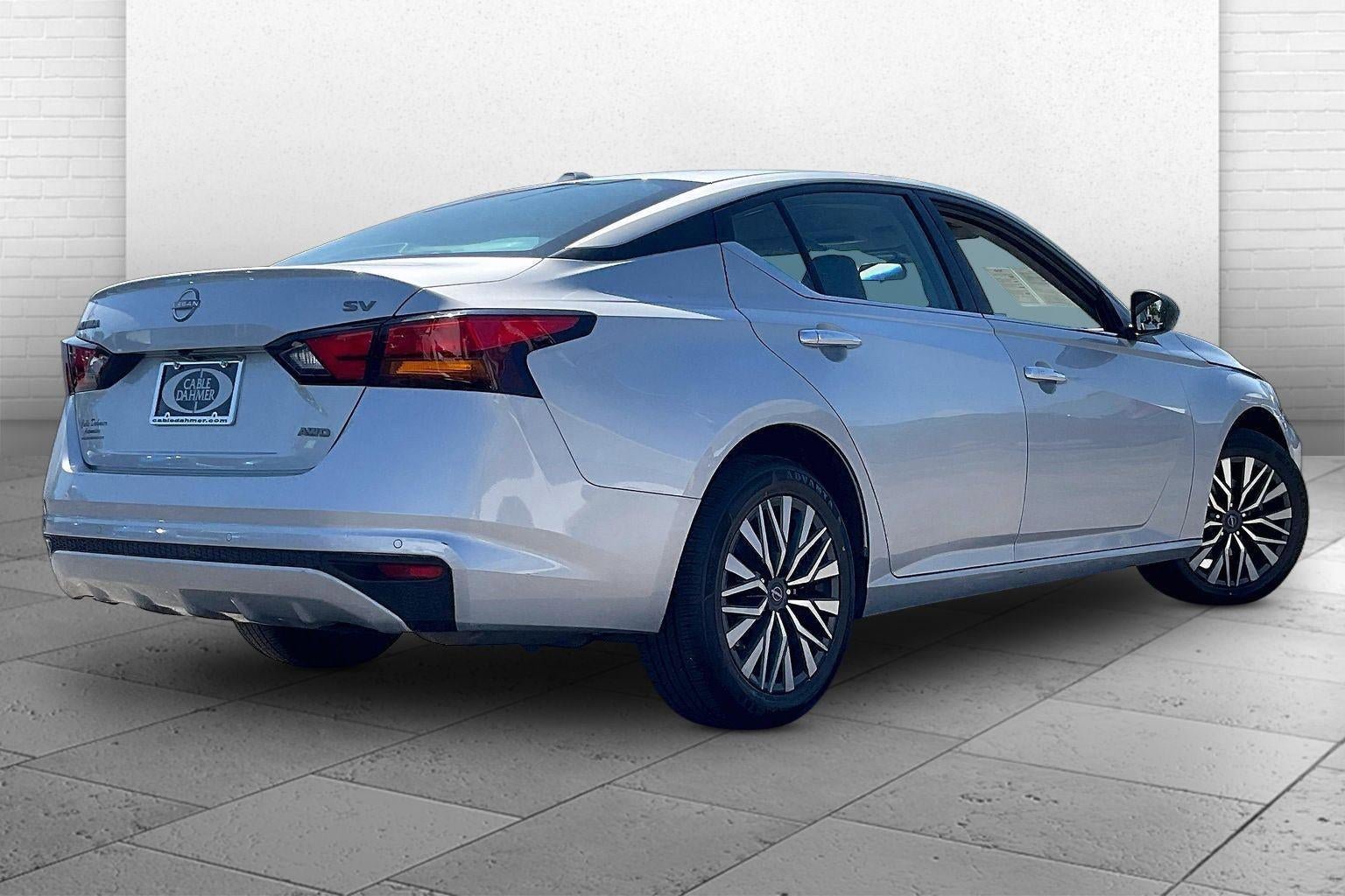 Used 2024 Nissan Altima 2.5 SV AWD/4WD image 16