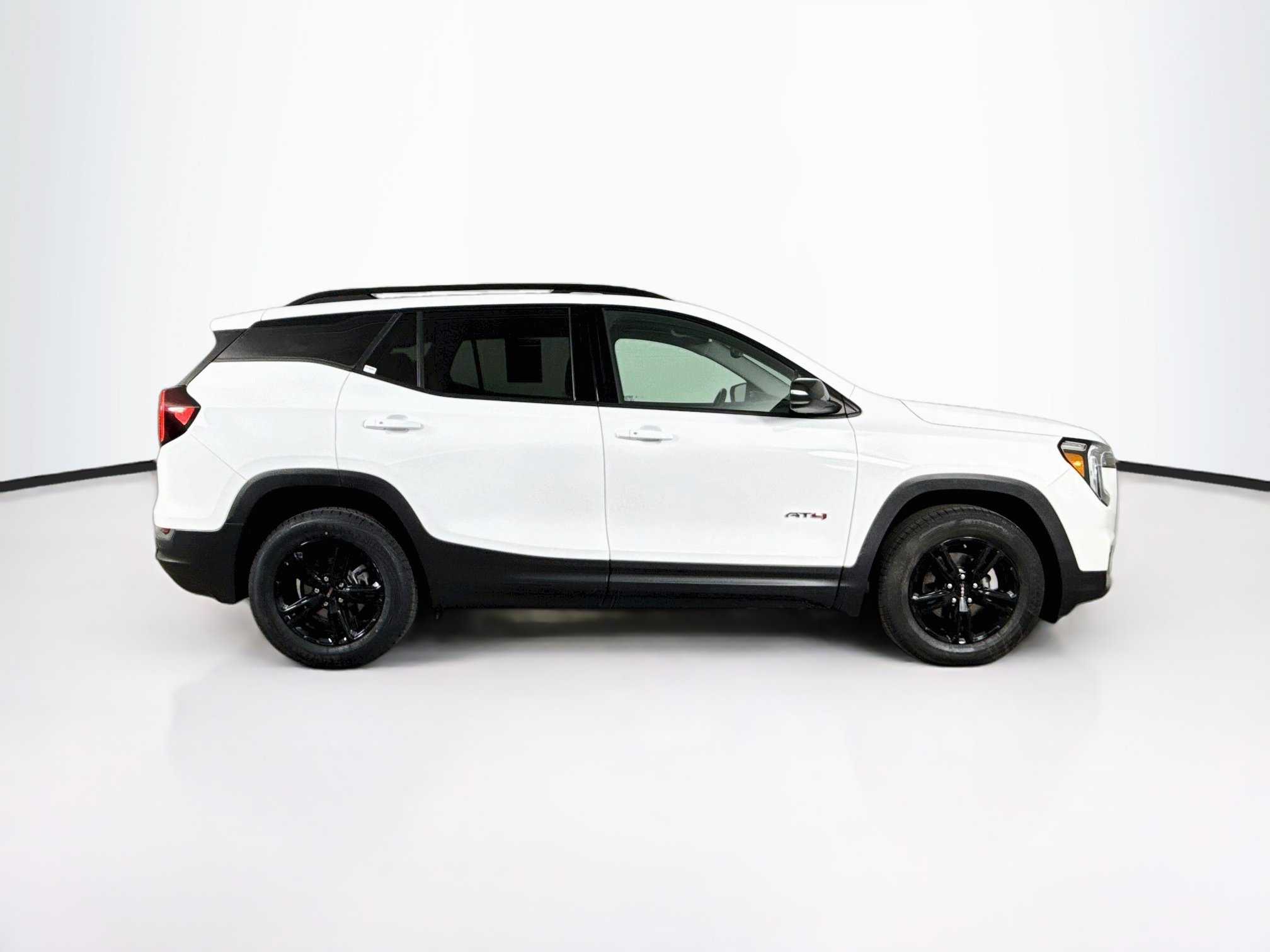 Used 2024 GMC Terrain AT4 AWD/4WD image 2