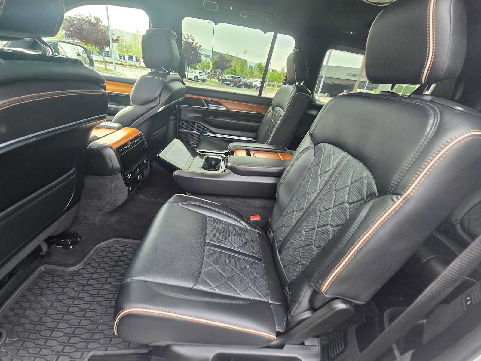 Used 2024 Jeep Grand Wagoneer L Series III AWD/4WD image 23