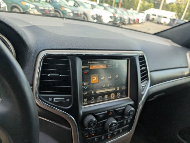 Used 2017 Jeep Grand Cherokee Limited AWD/4WD image 19