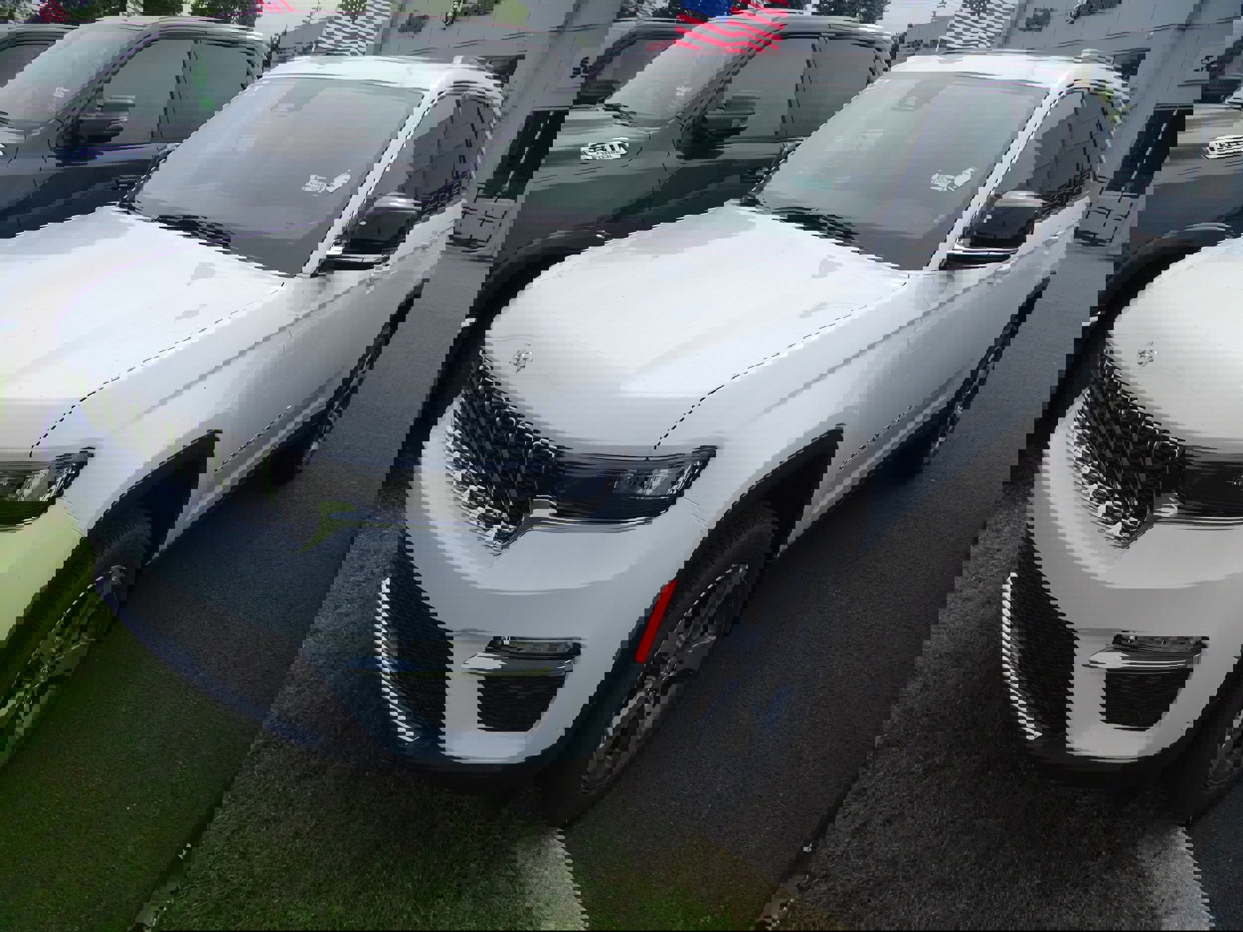 New 2025 Jeep Grand Cherokee Limited w/ Luxury Tech Group II image 1