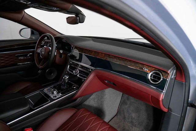 Used 2022 Bentley Flying Spur W12 image 30