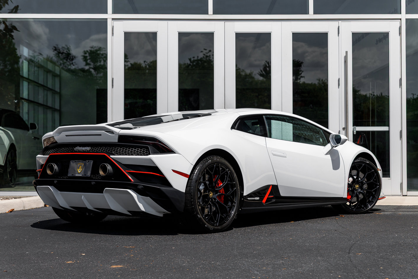 Used 2022 Lamborghini Huracan EVO RWD image 25