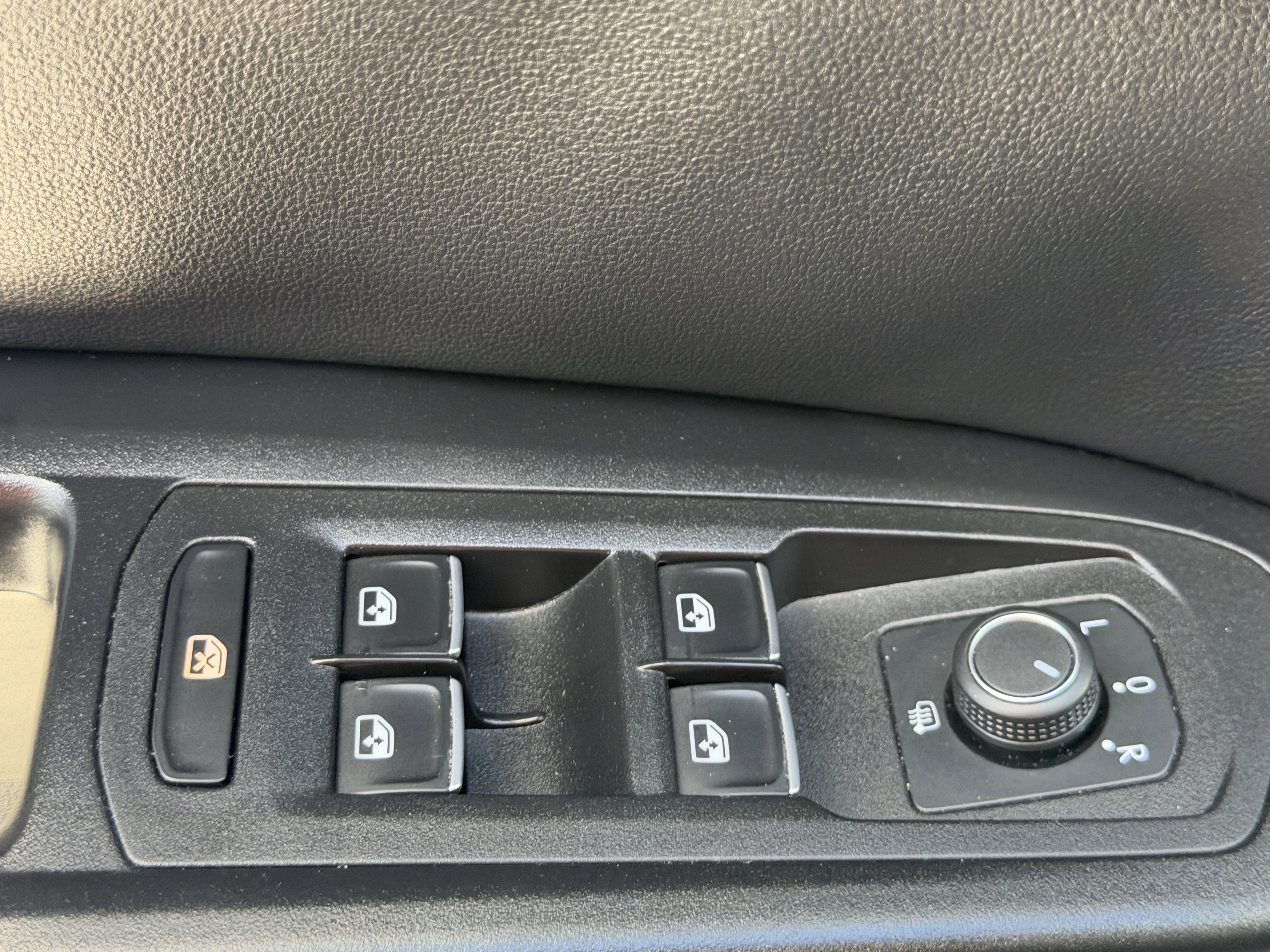 Used 2019 Volkswagen Atlas SEL FWD image 13