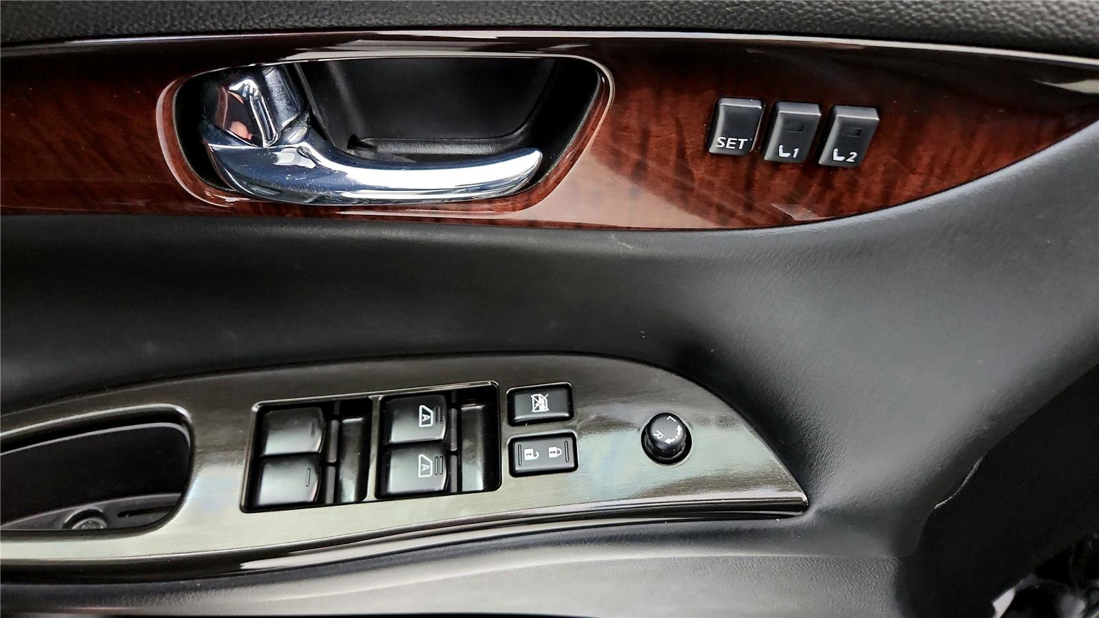 Used 2017 INFINITI QX50 AWD w/ Premium Plus Package image 23